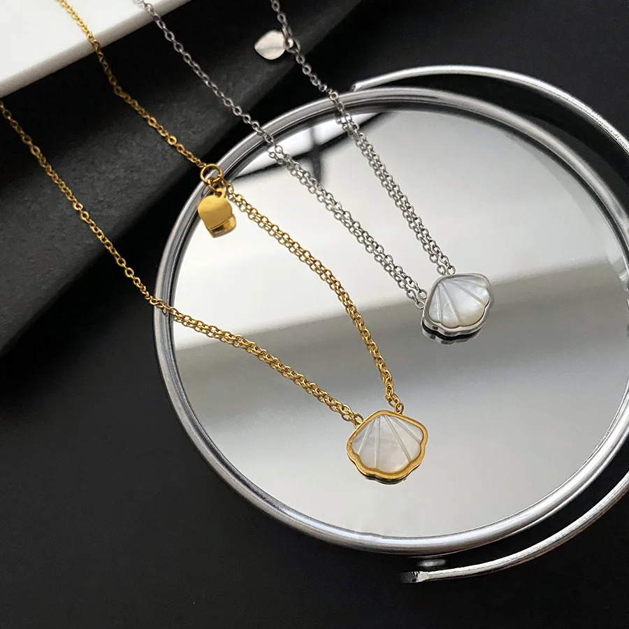 Classic White Shell Pendant Necklace for Women Titanium Steel Korean Fashion Necklace Anniversary Jewelry Gift
Classic White Shell Pendant Necklace for Women Titanium Steel Korean Fashion Necklace Anniversary Jewelry Gift