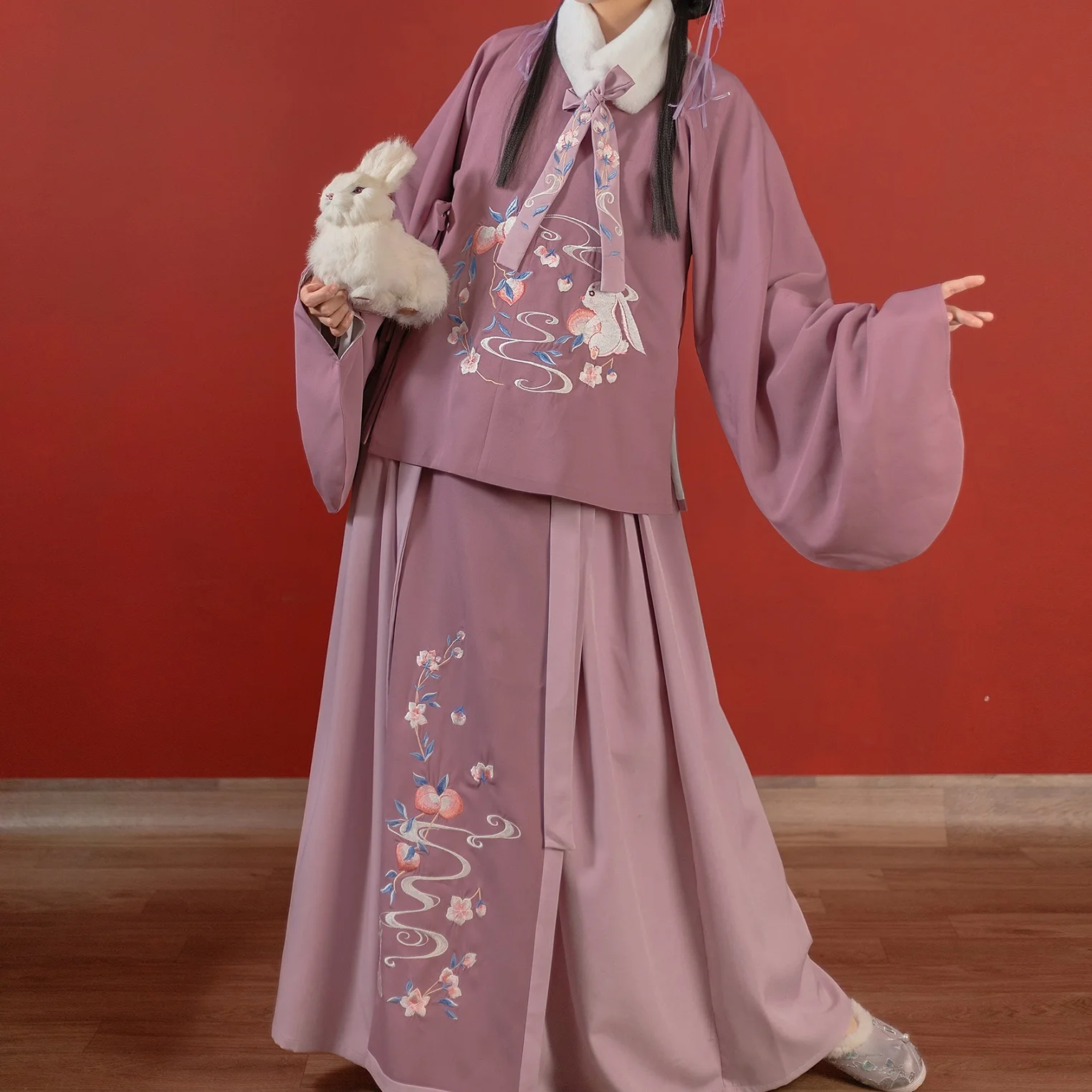 Ming Dynasty Round-Neck Originale Hanfu Women Embroidered Skirt Ancient Chinese Costumes Beautiful Dance Robe Clothes
Ming Dynasty Round-Neck Originale Hanfu Women Embroidered Skirt Ancient Chinese Costumes Beautiful Dance Robe Clothes