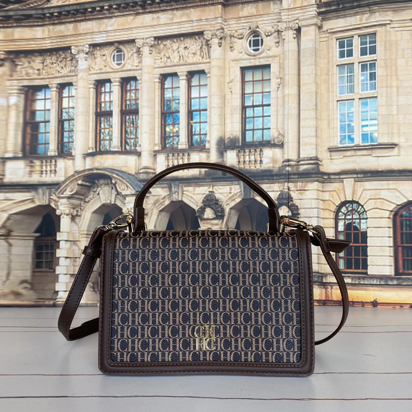 2022 New Classic Ladies 100% CHCH HCHC Leather Diagonal Bag Print Letter Fashion Handbag Charming Luxury Shoulder Bag
2022 New Classic Ladies 100% CHCH HCHC Leather Diagonal Bag Print Letter Fashion Handbag Charming Luxury Shoulder Bag
