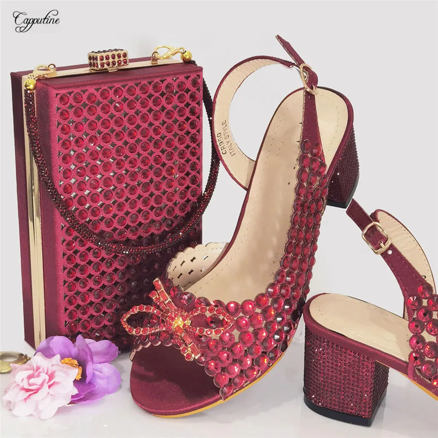 Винные Африканские Сандалии и сумка в комплекте для женщин, женская летняя обувь с камнями, подходящая к сумочке с сумочкой, высокая яркость, женские CR950
Винные Африканские Сандалии и сумка в комплекте для женщин, женская летняя обувь с камнями, подходящая к сумочке с сумочкой, высокая яркость, женские CR950