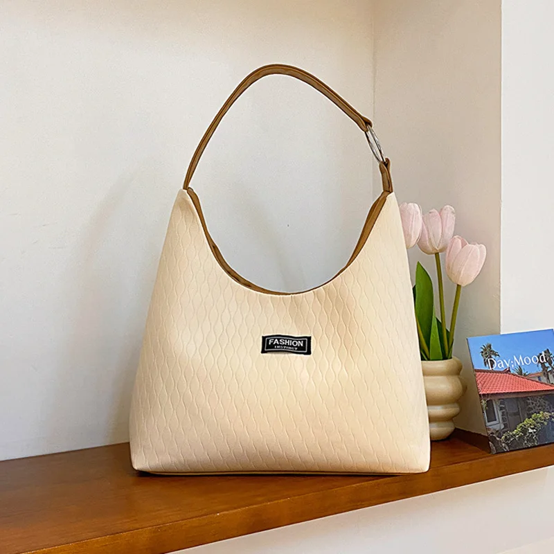 Fashion Letter Decor Shoulder Bags For Women Large Capacity Casual Tote Designer Ladies Commuter Handbags
Fashion Letter Decor Shoulder Bags For Women Large Capacity Casual Tote Designer Ladies Commuter Handbags