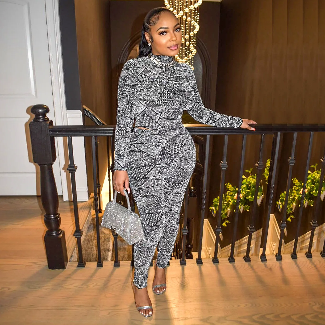 Autumn And Winter New Simple Fashion Splicing Half High Neck Pullover Silver Silk Top And Trousers Suit For Women
Autumn And Winter New Simple Fashion Splicing Half High Neck Pullover Silver Silk Top And Trousers Suit For Women