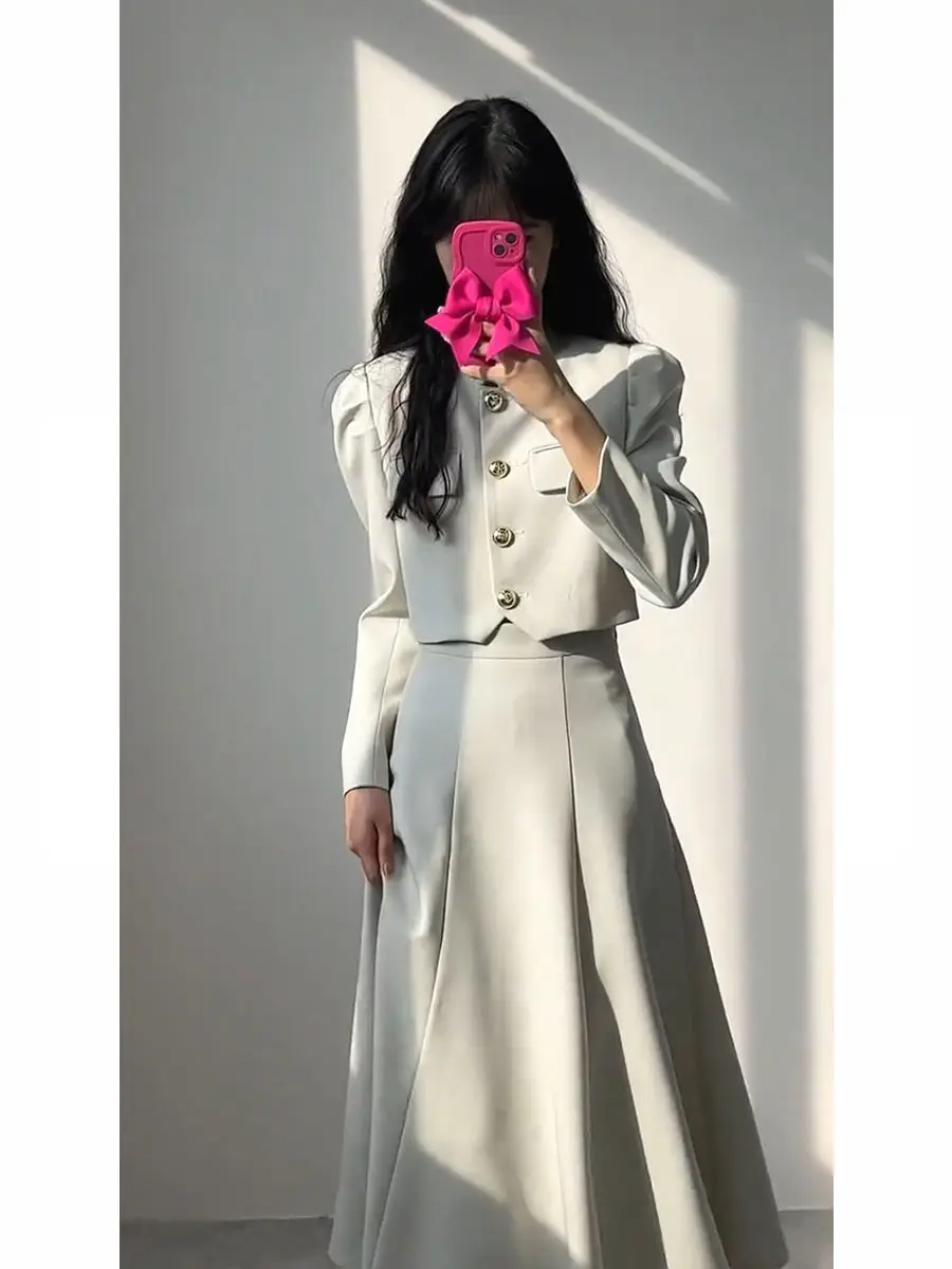 High-end sense of thin Hepburn style suit, new loose coat, small fragrance skirt two-piece set for women
High-end sense of thin Hepburn style suit, new loose coat, small fragrance skirt two-piece set for women