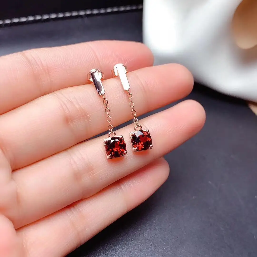 S925 Silver Natural Mozambique Garnet Fashion Women's Earrings Sterling Silver New Simple Fashion Gift
S925 Silver Natural Mozambique Garnet Fashion Women's Earrings Sterling Silver New Simple Fashion Gift