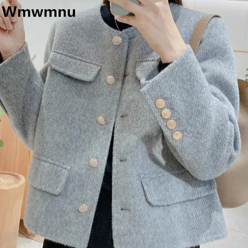 Autumn Winter Womens Woolen Blend Short Jackets Korean Fashion Loose Coats Elegant Lady Warm Clothing Jaqueta 2023 New Outwear
Autumn Winter Womens Woolen Blend Short Jackets Korean Fashion Loose Coats Elegant Lady Warm Clothing Jaqueta 2023 New Outwear