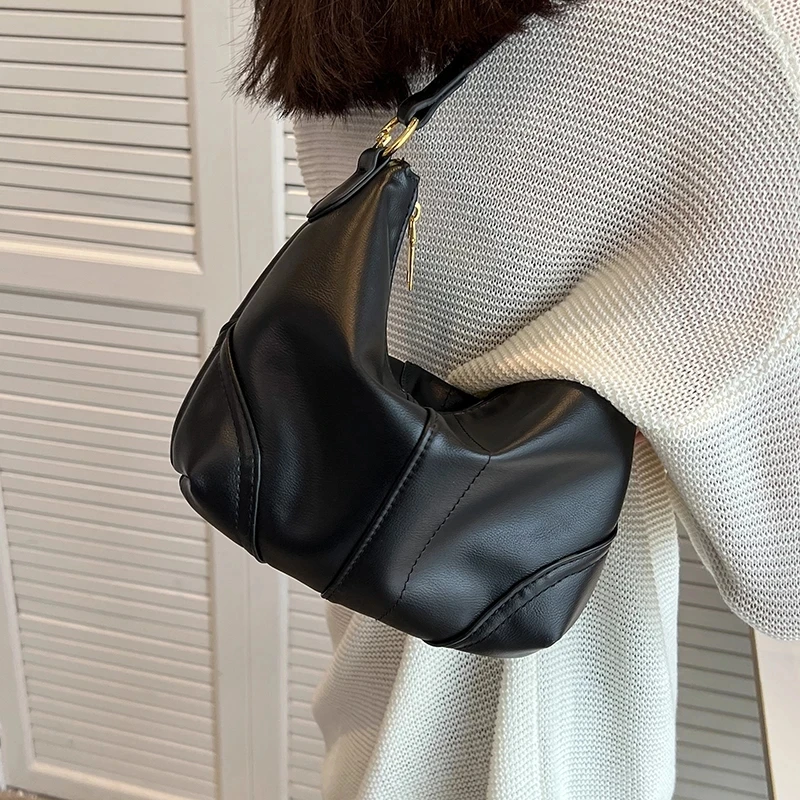 Underarm Shoulder Crossbody Messenger Bags Totes 2022 Summer Trendy Vintage Small Splicing PU Leather Women Designer Luxury Bran
Underarm Shoulder Crossbody Messenger Bags Totes 2022 Summer Trendy Vintage Small Splicing PU Leather Women Designer Luxury Bran