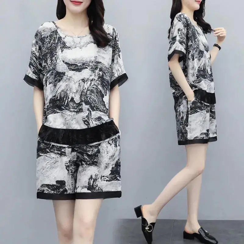 Summer Women Shorts Matching Set Casual Loose Short Sleeve Clothing Female Print Tops and Elastic Waist Pant 2 Piece Suit E75
Summer Women Shorts Matching Set Casual Loose Short Sleeve Clothing Female Print Tops and Elastic Waist Pant 2 Piece Suit E75