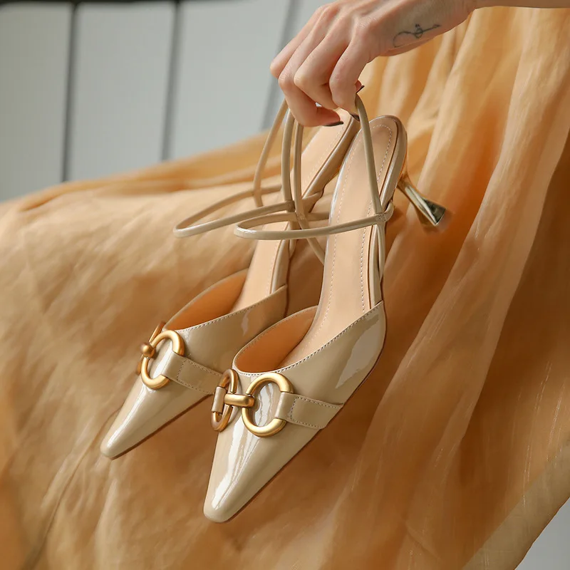 Ladies Fashion Sandals22 New Huge Good-looking Pointed Toe Patent Leather Metal Sandals Classic Stiletto Dress Heels Brand Mujer 
Ladies Fashion Sandals22 New Huge Good-looking Pointed Toe Patent Leather Metal Sandals Classic Stiletto Dress Heels Brand Mujer