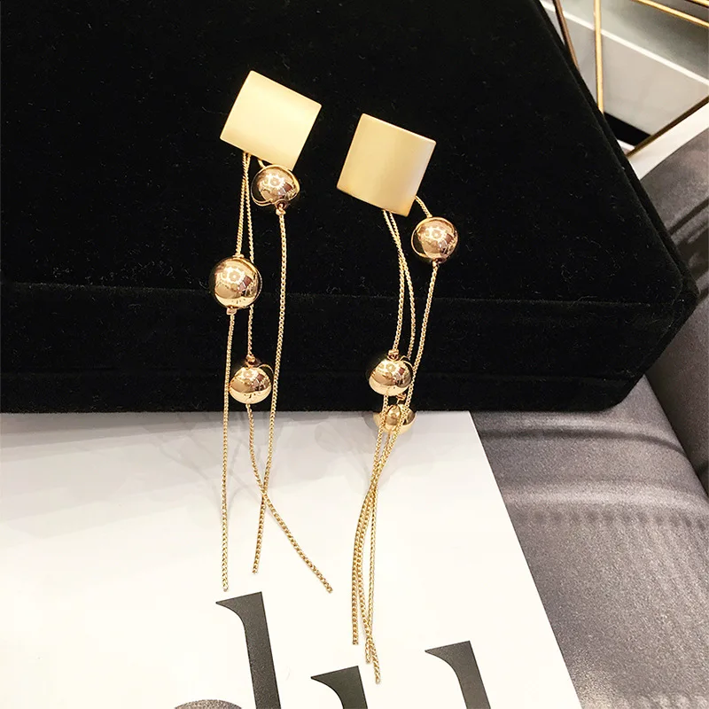 925 Silver Needle Long Tassel Earrings, Female, European And American Exaggeration, Great Temperament, Fashionable Metal
925 Silver Needle Long Tassel Earrings, Female, European And American Exaggeration, Great Temperament, Fashionable Metal