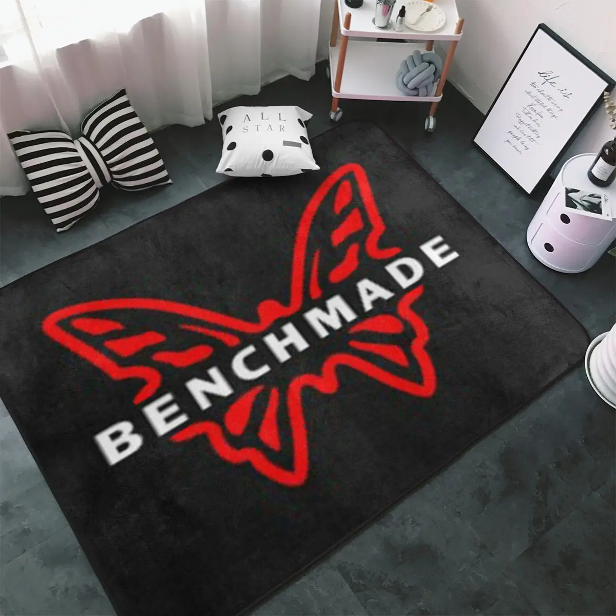 Коврик с символами логотипа Benchmade, напольные коврики из полиэстера, популярные противоскользящие легко моющиеся коврики, Настраиваемые коврики
Коврик с символами логотипа Benchmade, напольные коврики из полиэстера, популярные противоскользящие легко моющиеся коврики, Настраиваемые коврики