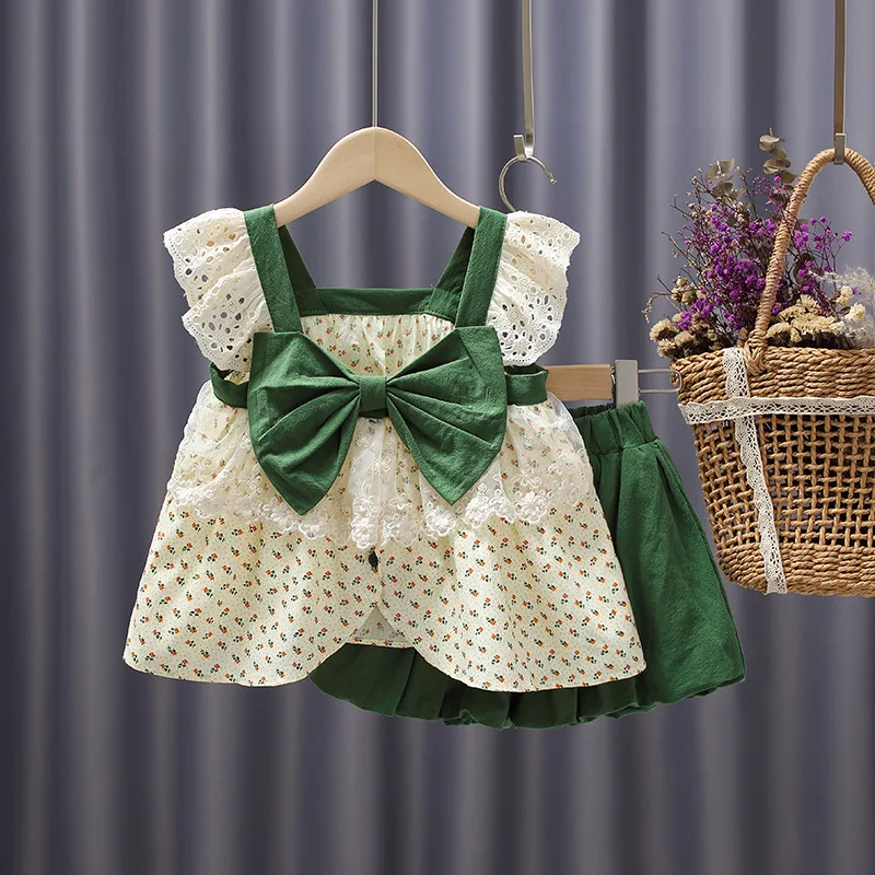 New summer girls' clothing suit sleeveless summer plaid vest lace bow top T-shirt+solid color shorts 2-piece children's suit
New summer girls' clothing suit sleeveless summer plaid vest lace bow top T-shirt+solid color shorts 2-piece children's suit