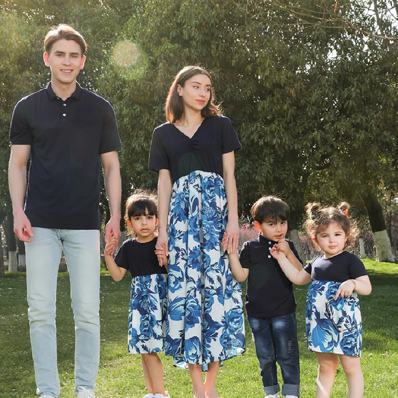 Family Matching Outfits 2022 Summer Casual Floral Print Mother Daughter Dress Father Son T-shirt Baby Romper Family Look Clothes
Family Matching Outfits 2022 Summer Casual Floral Print Mother Daughter Dress Father Son T-shirt Baby Romper Family Look Clothes