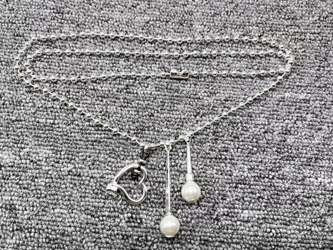 2023 New Fashion Electroplated 925 Silver Color Love Fork Chain Pearl Pendant Necklace Holiday Jewelry Gift
2023 New Fashion Electroplated 925 Silver Color Love Fork Chain Pearl Pendant Necklace Holiday Jewelry Gift