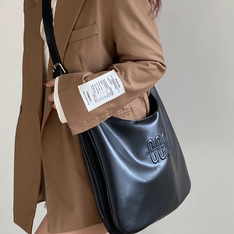 Large Capacity Commuter Messenger Bags for Women Soft Ladies Pu Leather Business Shoulder Bag Fashion Letter Female Tote Handbag
Large Capacity Commuter Messenger Bags for Women Soft Ladies Pu Leather Business Shoulder Bag Fashion Letter Female Tote Handbag