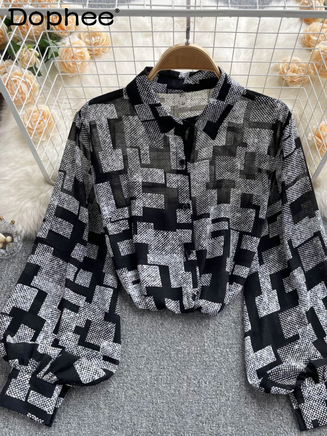 Harajuku Vintage Printed Plaid Blouse Women Elegant Polo Collar Long Sleeve Blusas Top Summer New Chic Loose Casual Button Shirt
Harajuku Vintage Printed Plaid Blouse Women Elegant Polo Collar Long Sleeve Blusas Top Summer New Chic Loose Casual Button Shirt
