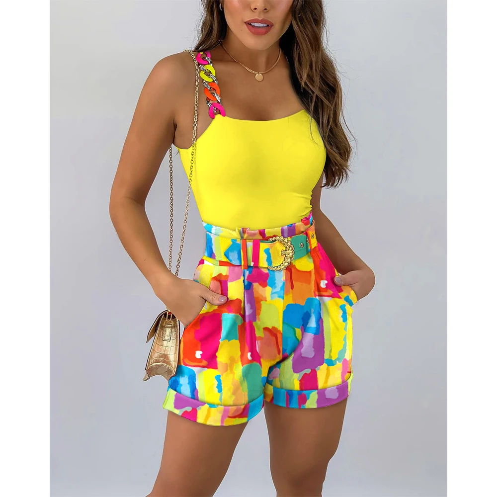 Women Chain Strap Tank Top & Colorblock Shorts Set with Belt Two Piece Suit Shorts Suit Women Casual Daily Clothes 2022 
Women Chain Strap Tank Top & Colorblock Shorts Set with Belt Two Piece Suit Shorts Suit Women Casual Daily Clothes 2022