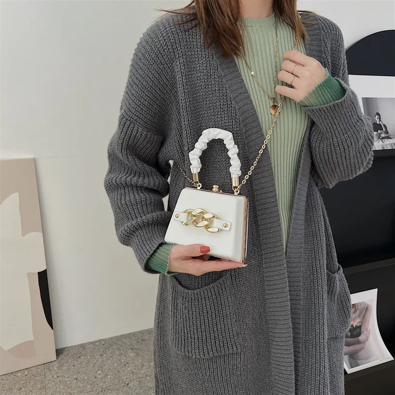 Chains Decor Small Shoulder Messenger Bag for Women Fashion Crossbody Handbags Purse Female Designer Bag Vintage
Chains Decor Small Shoulder Messenger Bag for Women Fashion Crossbody Handbags Purse Female Designer Bag Vintage