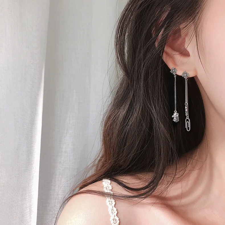 Weiyue S925 sterling silver needle hypoallergenic retro asymmetric earrings jewelry temperament pin earrings jewelry gift 
Weiyue S925 sterling silver needle hypoallergenic retro asymmetric earrings jewelry temperament pin earrings jewelry gift