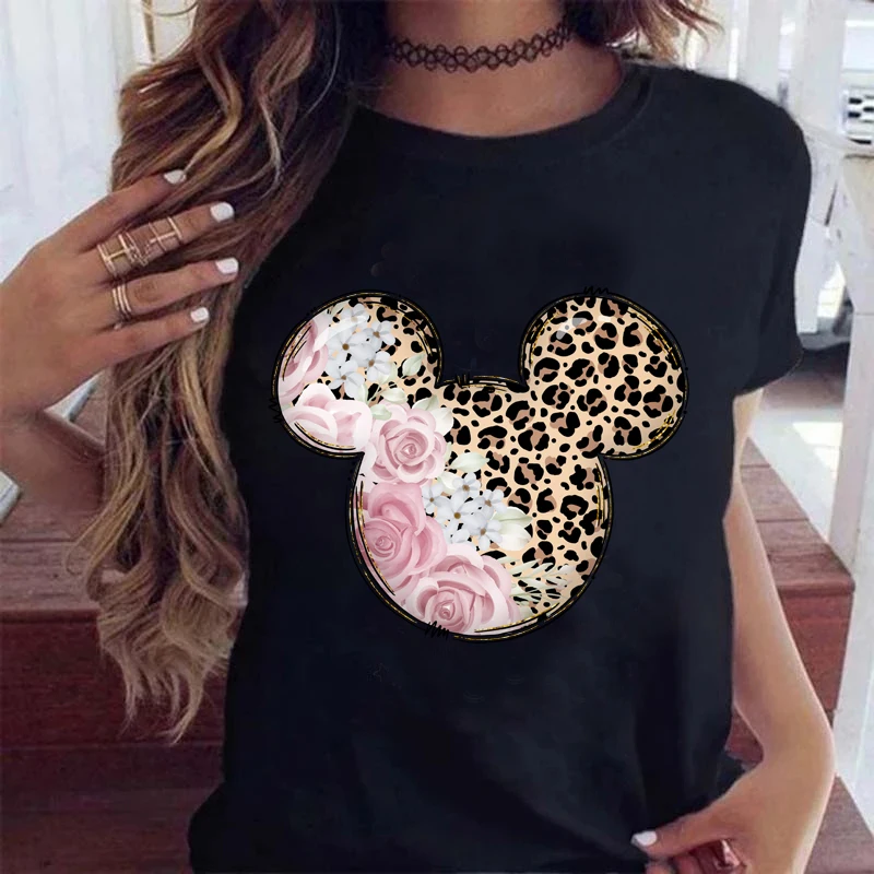 Футболка женская с коротким рукавом, модный топ с цветами и леопардовой мышью, Повседневная рубашка с мультяшным рисунком, одежда на лето
Футболка женская с коротким рукавом, модный топ с цветами и леопардовой мышью, Повседневная рубашка с мультяшным рисунком, одежда на лето