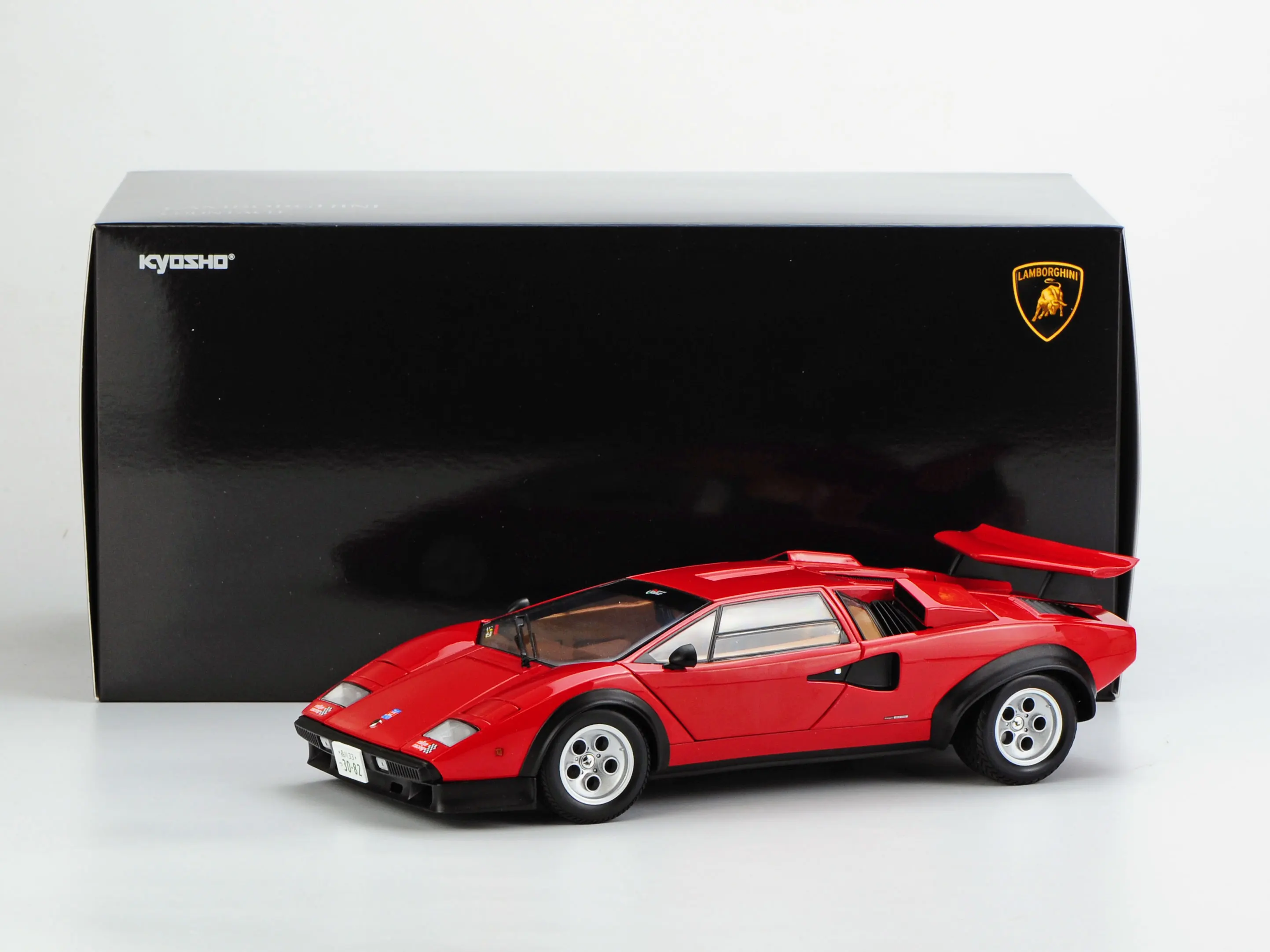 KYOSHO 1:18 Lamborghini Countach LS500S Alloy Fully Open Limited Edition Resin Metal Static Car Model Toy Gift
KYOSHO 1:18 Lamborghini Countach LS500S Alloy Fully Open Limited Edition Resin Metal Static Car Model Toy Gift