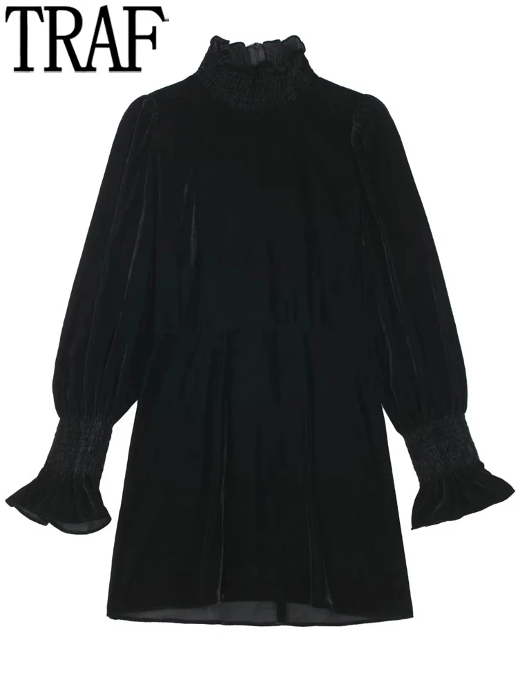 Платье-мини с воланом, длинным рукавом-фонариком и высоким воротом 
Платье-мини с воланом, длинным рукавом-фонариком и высоким воротом