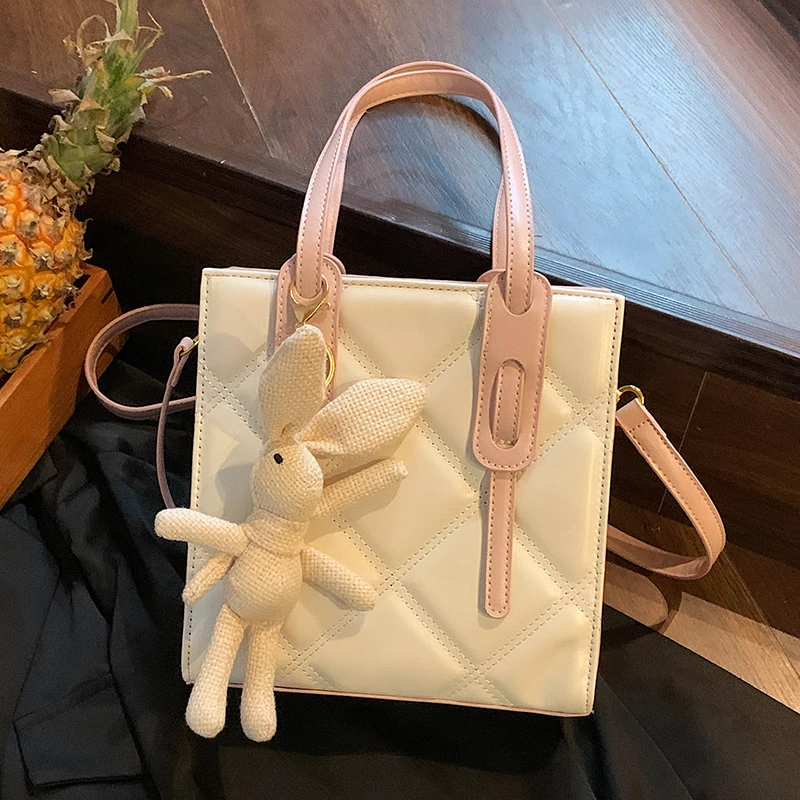 Versatile Summer Handbag Luxury Designer 2023 Cute Simple Style Crossbody Bag For Women Diamond Lattice Leather Classic Shoulder
Versatile Summer Handbag Luxury Designer 2023 Cute Simple Style Crossbody Bag For Women Diamond Lattice Leather Classic Shoulder