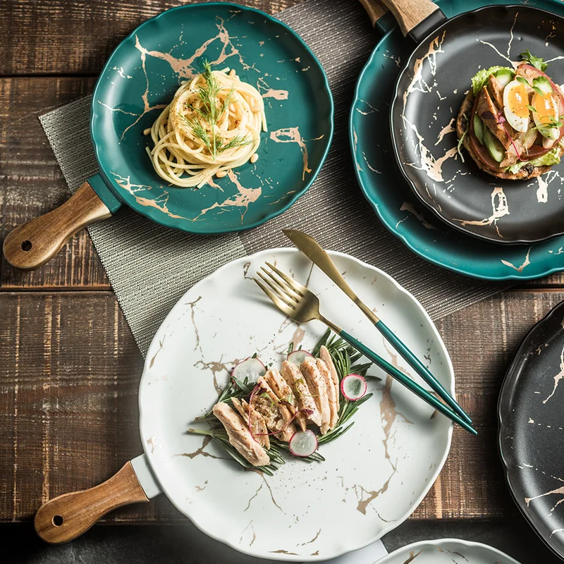 

Креативная обеденная тарелка в скандинавском западном стиле с деревянной ручкой, мраморные керамические плоские тарелки в виде коровы, керамический поднос, блюдо в европейском стиле