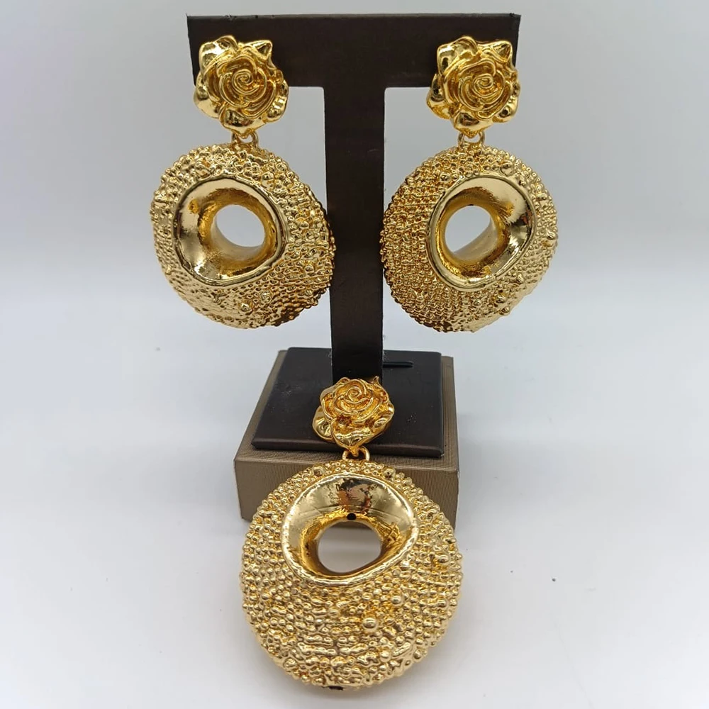 Dangle Earrings and Pendant Jewelry Set for African Dubai Gold Color Large Size Earrings Weddings Bridal Jewelry Daily Wear
Dangle Earrings and Pendant Jewelry Set for African Dubai Gold Color Large Size Earrings Weddings Bridal Jewelry Daily Wear