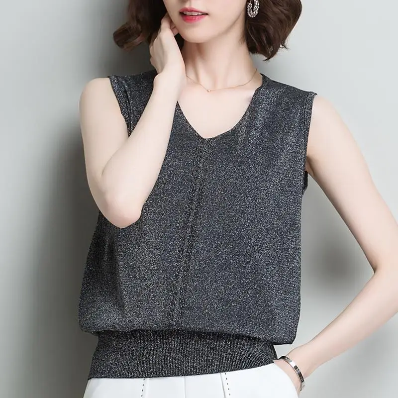 Fashion V-Neck Bright Silk Sleeveless Blouse Women's Clothing 2023 Spring New Casual Pullovers Tops Loose All-match Shirt
Fashion V-Neck Bright Silk Sleeveless Blouse Women's Clothing 2023 Spring New Casual Pullovers Tops Loose All-match Shirt