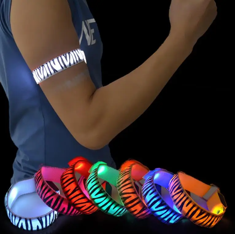 LED Armbands Party Glowing Flash Bracelets Animal Print Light Up Glow In The Dark Belt Props for Sports Concert 10pcs
LED Armbands Party Glowing Flash Bracelets Animal Print Light Up Glow In The Dark Belt Props for Sports Concert 10pcs