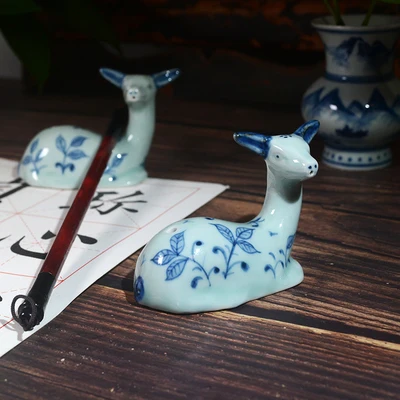 Exquisite antique ceramic inkstone dripping pot hand-painted blue and white animal deer ornaments
Exquisite antique ceramic inkstone dripping pot hand-painted blue and white animal deer ornaments