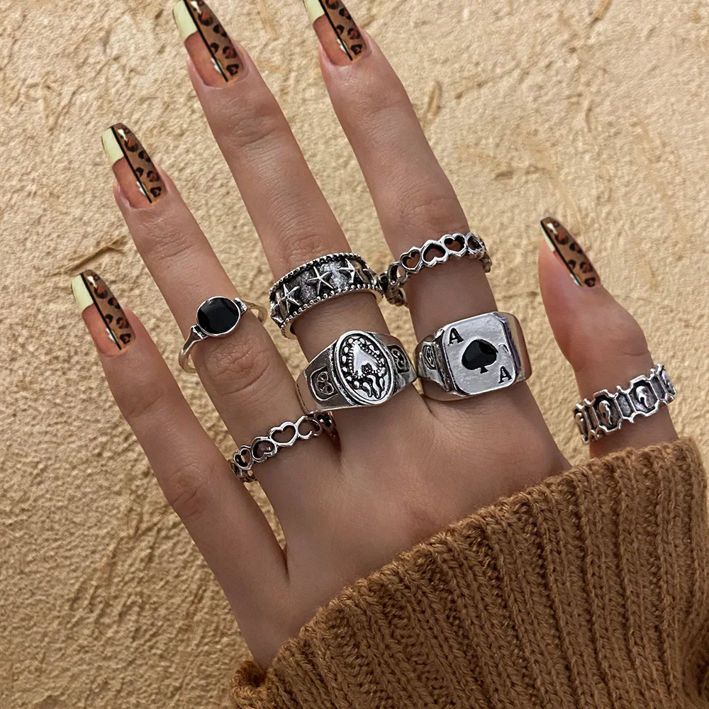 Шарм Goth Bohemia Finger Ring для женщин Винтажная мода Hollow Love Простая атмосфера Dark Retro Spade Love Ring Sett
Шарм Goth Bohemia Finger Ring для женщин Винтажная мода Hollow Love Простая атмосфера Dark Retro Spade Love Ring Sett