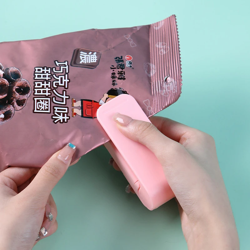Mini Heat Plastic Bag Sealer Portable Bag Packaging Clip Sealing Machine Food Storage Seal Snack Sealing Kitchen Gadgets
Mini Heat Plastic Bag Sealer Portable Bag Packaging Clip Sealing Machine Food Storage Seal Snack Sealing Kitchen Gadgets