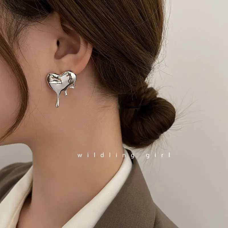 2022 New Sweet Cool Metal Melt Heart Earrings for Woman Fashion Cupid's Arrow Love Stud Earrings Jewelry Wholesale Gift Charm
2022 New Sweet Cool Metal Melt Heart Earrings for Woman Fashion Cupid's Arrow Love Stud Earrings Jewelry Wholesale Gift Charm