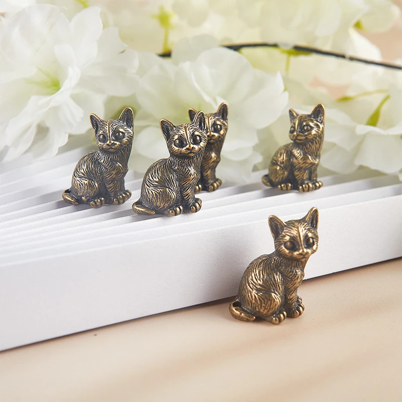 Винтажный латунный Карманный держатель для благовоний с милым котом, маленькие статуэтки в виде животных, киски, миниатюрные настольные ук...
Винтажный латунный Карманный держатель для благовоний с милым котом, маленькие статуэтки в виде животных, киски, миниатюрные настольные ук...