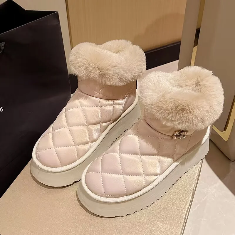 Fur one hand custom plus fleece warm boots all casual thick soled large size women 35-40
Fur one hand custom plus fleece warm boots all casual thick soled large size women 35-40