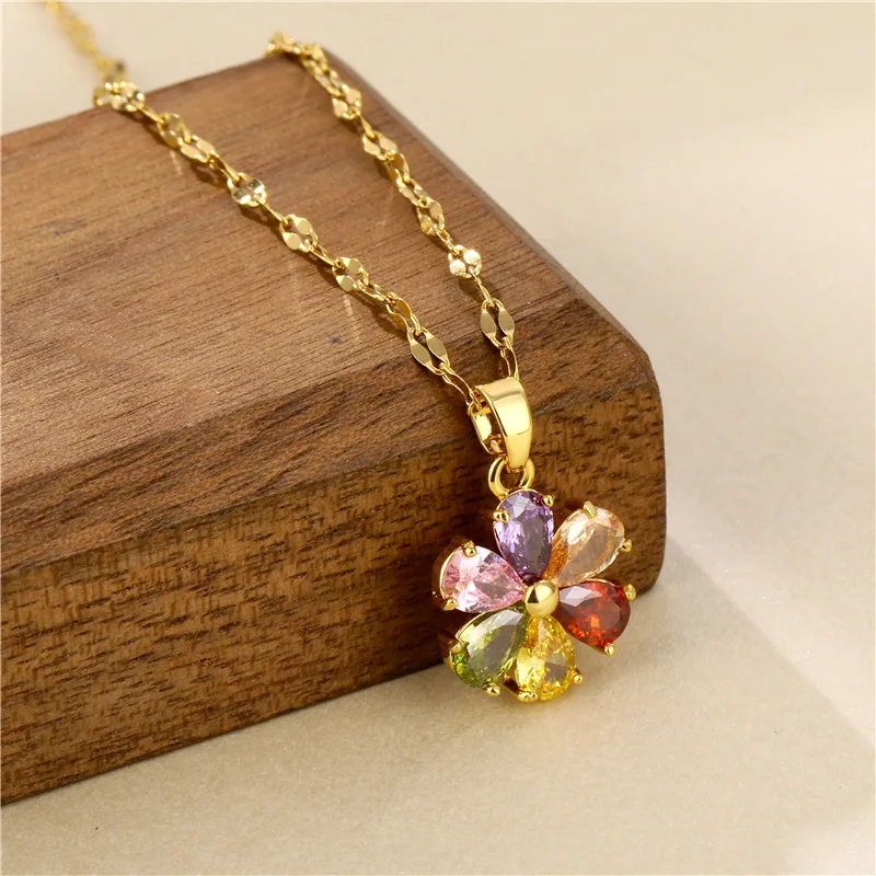 OE Luxury 18K Gold Necklace Female Color Flower Pendant Zircon Pendant Golden Clavicle Chain Girls for Gift
OE Luxury 18K Gold Necklace Female Color Flower Pendant Zircon Pendant Golden Clavicle Chain Girls for Gift