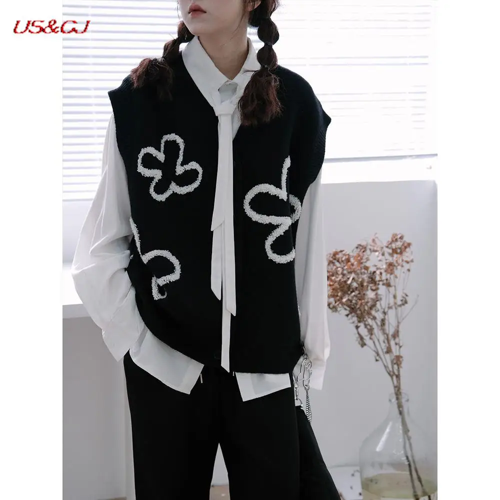 Black V-Neck Knit Cardigan Vest Autumn 2022 Fashion Three-Dimensional Fflower Design Single Bbreasted casual Sweater Waistcoat
Black V-Neck Knit Cardigan Vest Autumn 2022 Fashion Three-Dimensional Fflower Design Single Bbreasted casual Sweater Waistcoat