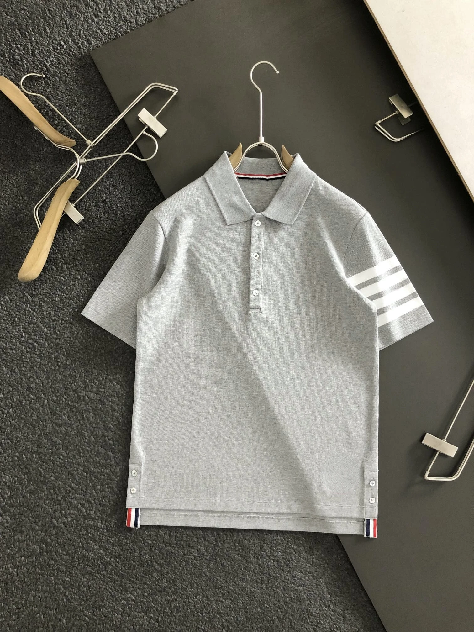 

Рубашки-поло 2023 TB, жаккардовая деловая Повседневная футболка с четырьмя полосками, летняя мужская Спортивная универсальная рубашка-поло с короткими рукавами и отложным воротником