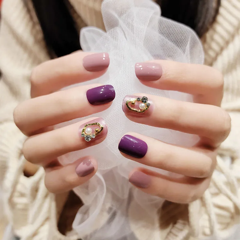 24pcs Women Wearable Full Cover Fake press on Nails Fresh Japanese Style with Shiny Rhinestone fake nails
24pcs Women Wearable Full Cover Fake press on Nails Fresh Japanese Style with Shiny Rhinestone fake nails