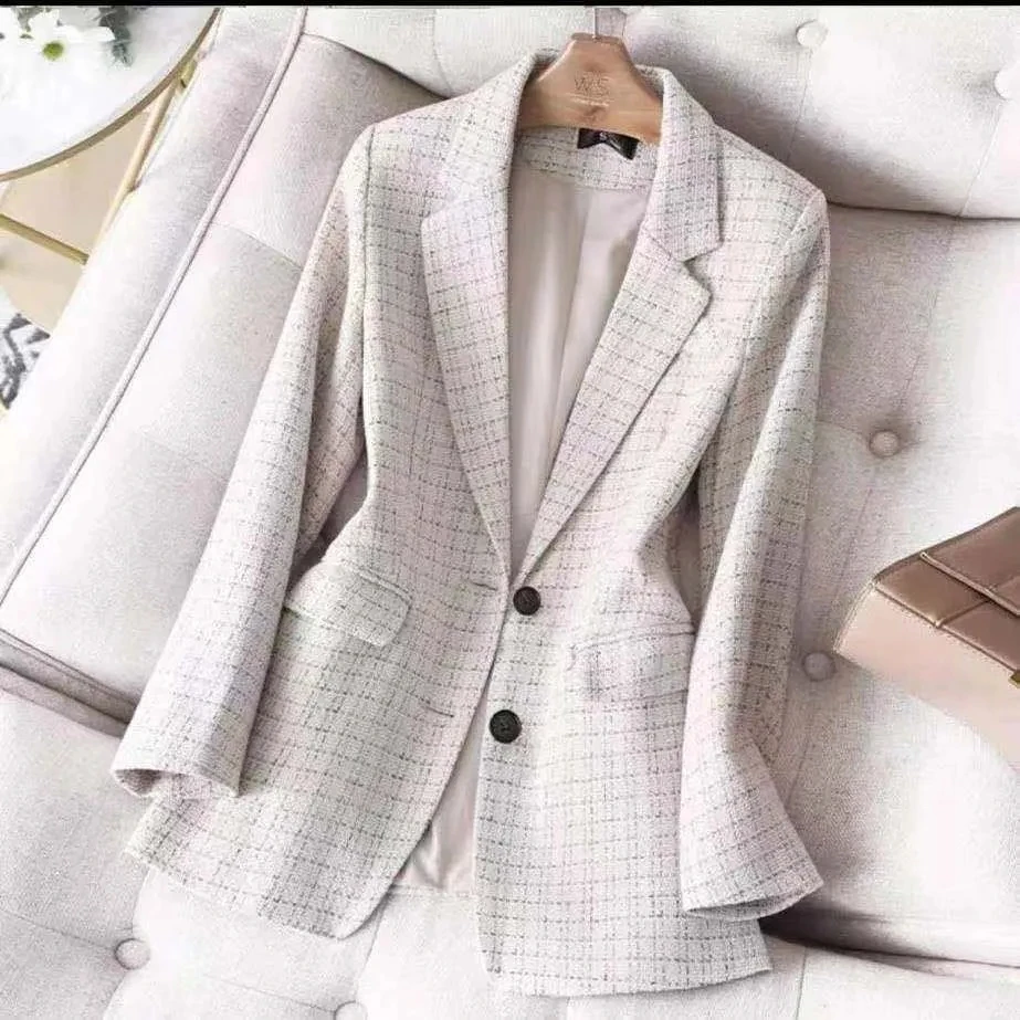 Oversized Woman Plaid Suit Jacket 5XL Spring Autumn New Elegant Slim long-sleeved Outwear Casual Blazers Coat Women's Clothing
Oversized Woman Plaid Suit Jacket 5XL Spring Autumn New Elegant Slim long-sleeved Outwear Casual Blazers Coat Women's Clothing
