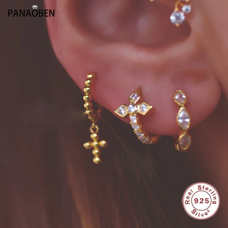 Женские серьги-кольца из серебра 925 пробы с фианитом 
Женские серьги-кольца из серебра 925 пробы с фианитом