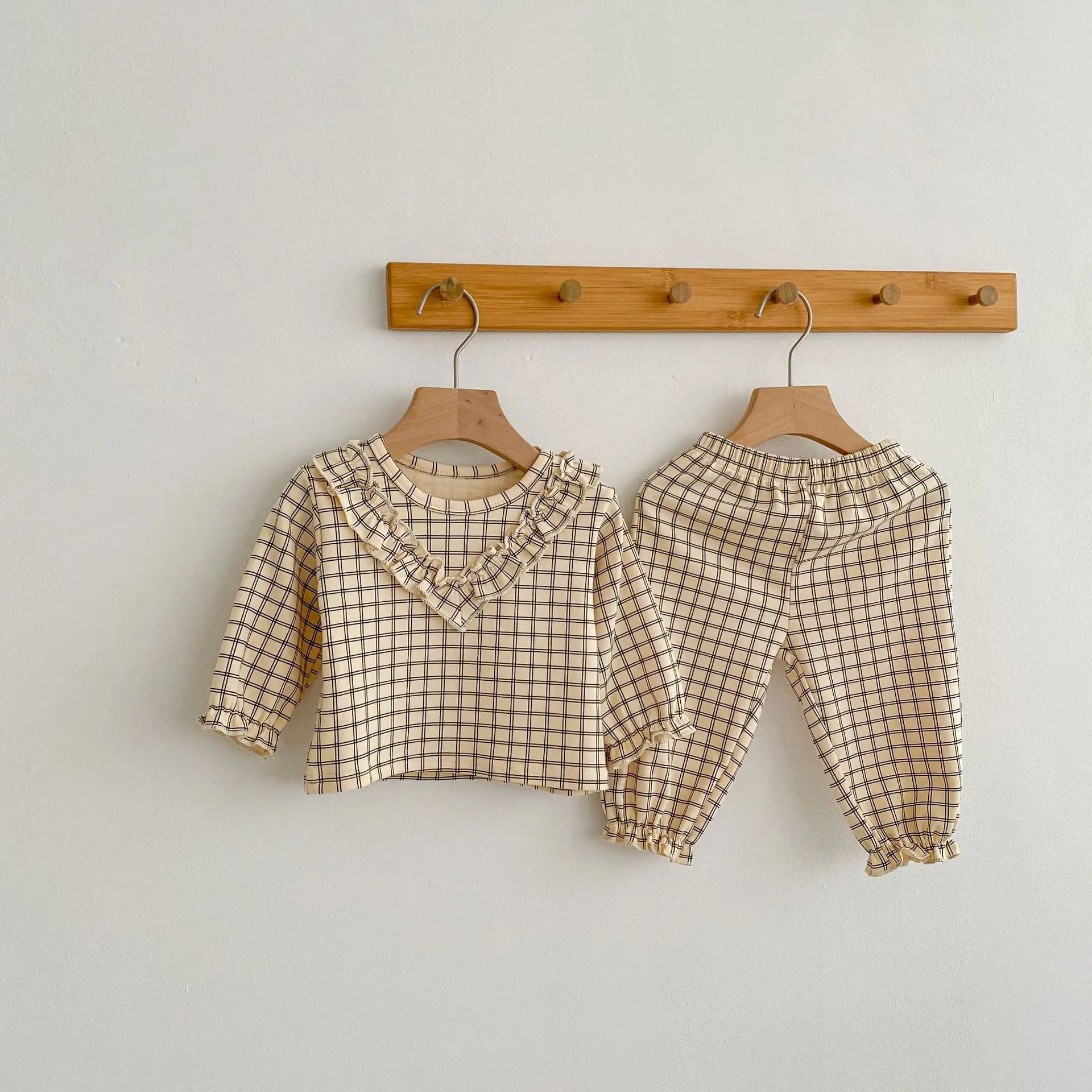 Infant Fashion Pullover Long Sleeves Tops All-match Plaid Tees + Girl Elasticity Simple Pants 2pc Toddler Girl Comfortable Set
Infant Fashion Pullover Long Sleeves Tops All-match Plaid Tees + Girl Elasticity Simple Pants 2pc Toddler Girl Comfortable Set