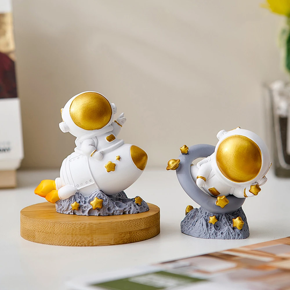Cute Astronaut Miniature Sculpture Nordic Home Living Room Decoration Kawaii Room Decoration Desk Accessories Creative Gift
Cute Astronaut Miniature Sculpture Nordic Home Living Room Decoration Kawaii Room Decoration Desk Accessories Creative Gift