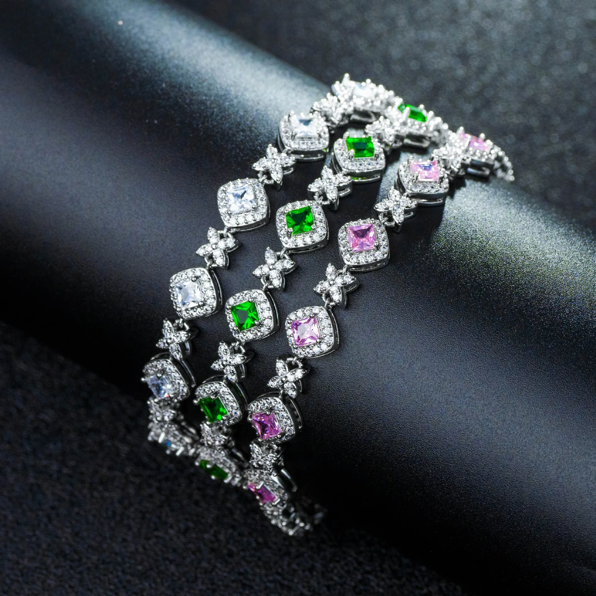 

New fashion jewelry zirconia bracelet Trendy ins wind diamond encrusted Europe and the United States popular simple women's hand