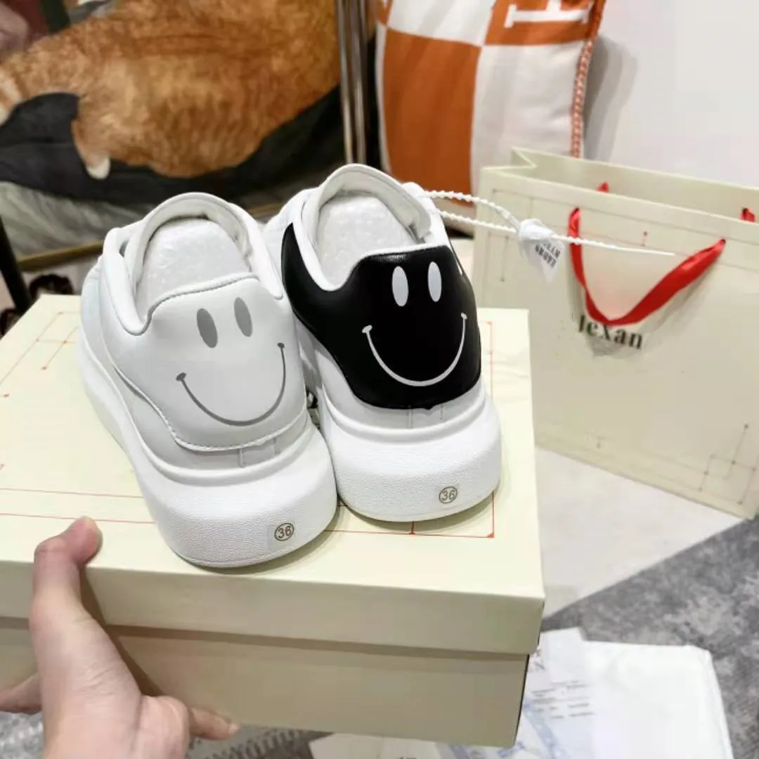 Sneaker 2022 Smiley Mens Skateboard Luxury Shoes Alexander Brand Women And Men White Classic Suede Vintage Shoes Men Sneakers
Sneaker 2022 Smiley Mens Skateboard Luxury Shoes Alexander Brand Women And Men White Classic Suede Vintage Shoes Men Sneakers