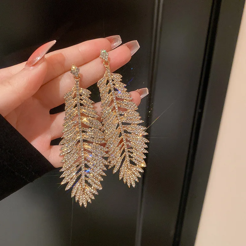 XIALUOKE Geometric Metal Mosaic Crystal Leaves Drop Earrings For Women Vintage Hyperbole Rhinestone Earrings Party Jewelry
XIALUOKE Geometric Metal Mosaic Crystal Leaves Drop Earrings For Women Vintage Hyperbole Rhinestone Earrings Party Jewelry