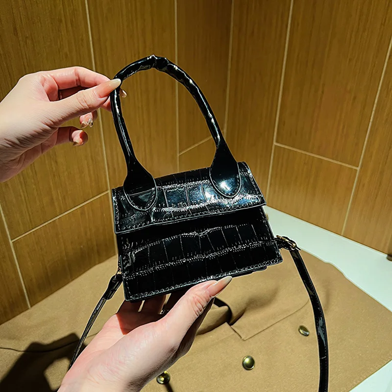 Women Handbags Fashion Brand Design Candy Color Metal Chain Flap Mini Ladies Shoulder Bags Leather Clutch Bags Casual Versatile
Women Handbags Fashion Brand Design Candy Color Metal Chain Flap Mini Ladies Shoulder Bags Leather Clutch Bags Casual Versatile