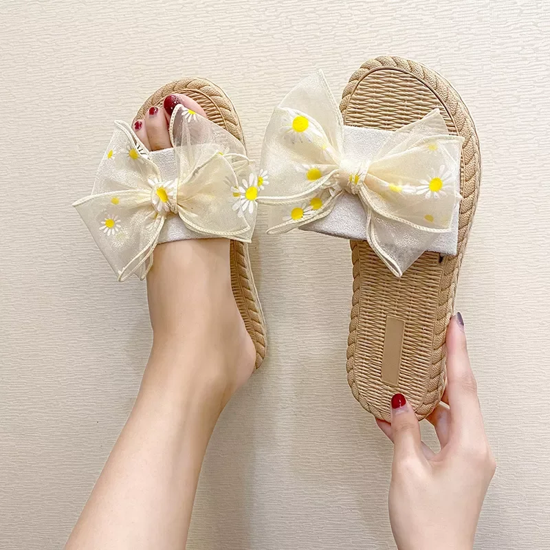 NEW IN web celebrity beach slippers, women go out outside in the summer in the new summer wear fashionable ins tide shoes
NEW IN web celebrity beach slippers, women go out outside in the summer in the new summer wear fashionable ins tide shoes