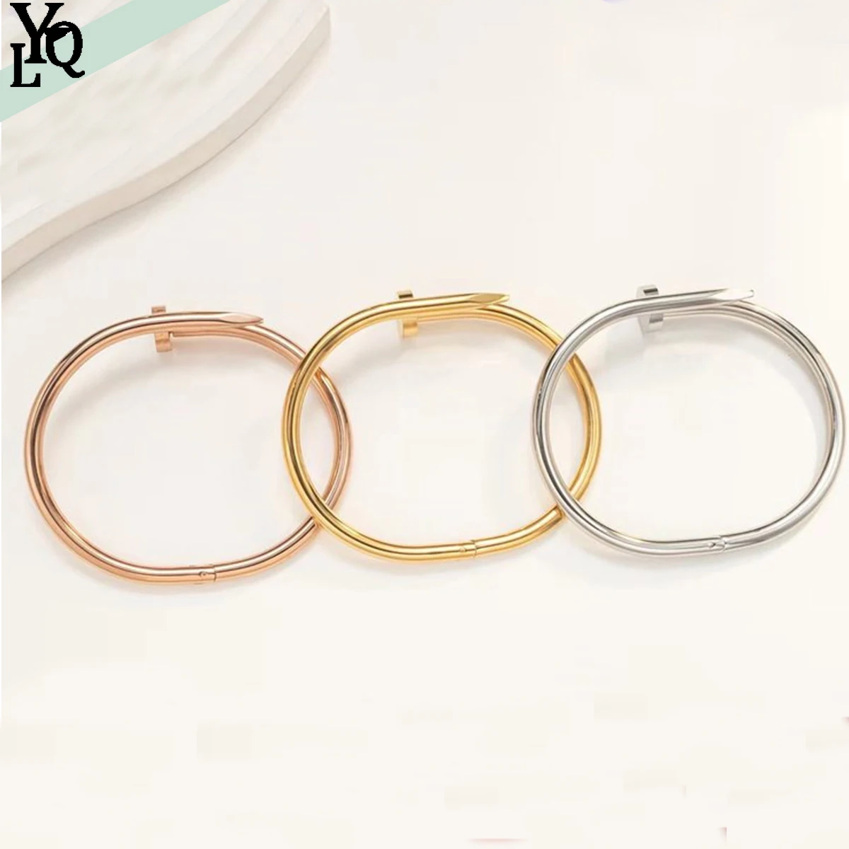2023New Classical Fashion Titanium Steel Bracelet, Stainless Steel Nail Style Women Gold-plated Bracelet Electric 3 Colors 
2023New Classical Fashion Titanium Steel Bracelet, Stainless Steel Nail Style Women Gold-plated Bracelet Electric 3 Colors